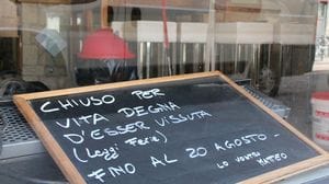Agosto, chiudono per ferie metà dei negozi bergamaschi
