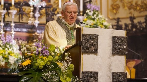 Oggi monsignor Beschi compie 75 anni. «Sa valorizzare i talenti di ognuno: grazie»