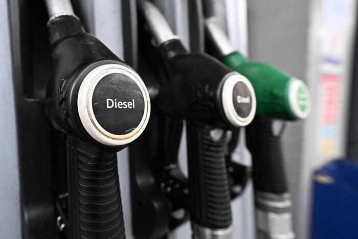 Mimit, in calo il prezzo dei carburanti, gasolio a 2,084 euro al litro