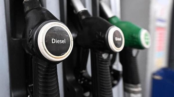 Mimit, in calo il prezzo dei carburanti, gasolio a 2,084 euro al litro