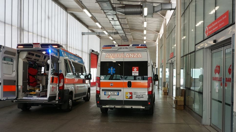 Si sentono male in viaggio sull’A4: ipotesi intossicazione alimentare per 7 persone