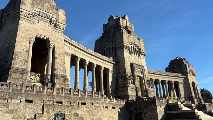 https://storage.ecodibergamo.it/media/photologue/2026/8/8/photos/cache/bergamo-approvato-il-progetto-di-manutenzione-straordinaria-del-cimitero-monume_0bdb761e-9308-11f1-ab06-149587697c26_1920_1080_v3_large_16_9.jpg