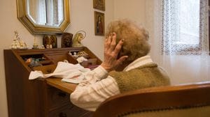 Fara Gera d’Adda, finto finanziere truffa un’anziana. Via con soldi e monili in oro