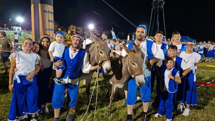 https://storage.ecodibergamo.it/media/photologue/2026/8/8/photos/cache/la-contrada-della-genziana-vince-il-palio-degli-asini-di-san-lorenzo-di-rovetta_a71e91a8-936f-11f1-94d0-c6d48a8fd97f_1920_1080_v3_large_16_9.jpeg
