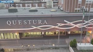 Tenta di strappare la borsa a una dipendente della Questura, poi fugge e scavalca il muro del dormitorio: arrestato a Bergamo