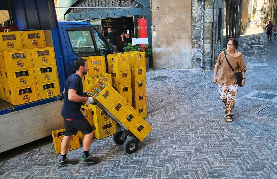 Città Alta, Corsarola alleggerita dal carico-scarico: «Ma urgono ritocchi» - Foto