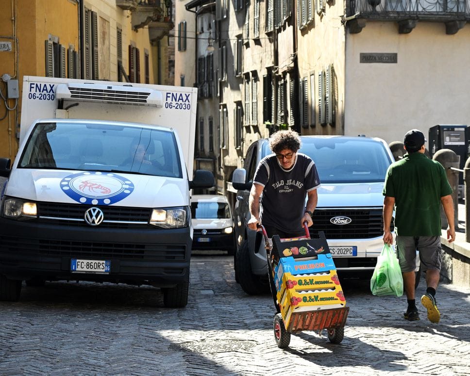 Città Alta, Corsarola alleggerita dal carico-scarico: «Ma urgono ritocchi» - Foto