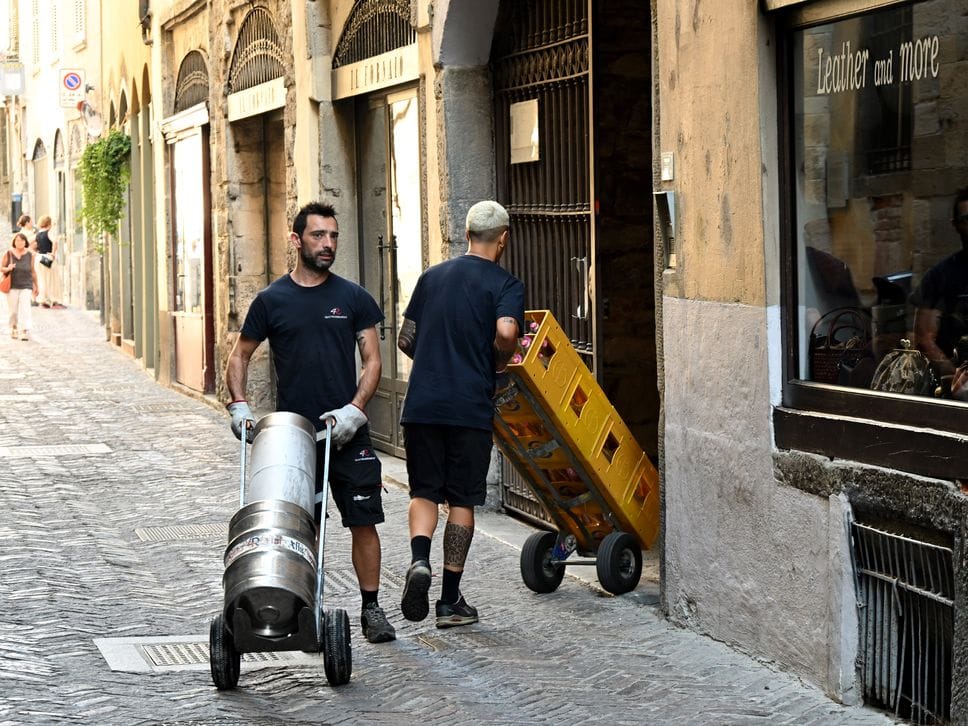 Città Alta, Corsarola alleggerita dal carico-scarico: «Ma urgono ritocchi» - Foto