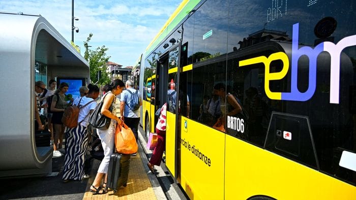 https://storage.ecodibergamo.it/media/photologue/2026/9/1/photos/cache/e-brt-da-verdellino-osio-e-levate-serve-il-biglietto-extraurbano_f34dfaca-a62d-11f1-866d-ec685075f526_1920_1080_v3_large_16_9.jpg