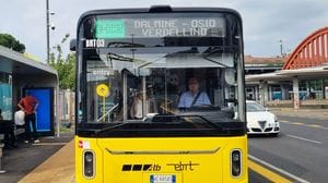 e-Brt, incidente a Lallio: ferito un ciclista. È polemica sulla sicurezza