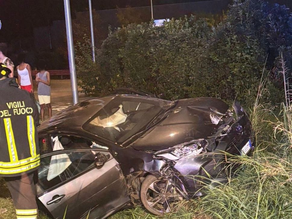Esce di strada e finisce nel prato con l’auto a San Paolo d’Argon: ferita 46enne