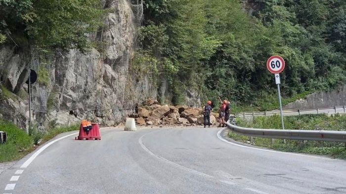 https://storage.ecodibergamo.it/media/photologue/2026/9/1/photos/cache/olmo-al-brembo-frana-durante-i-lavori-sulla-parete-strada-chiusa-i-percorsi-a_1b21b886-a618-11f1-866d-ec685075f526_1920_1080_v3_large_16_9.jpeg
