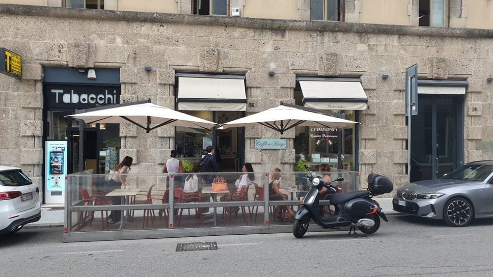 Tentata spaccata in largo Belotti a Bergamo, nel mirino il Caffè del Largo - Foto