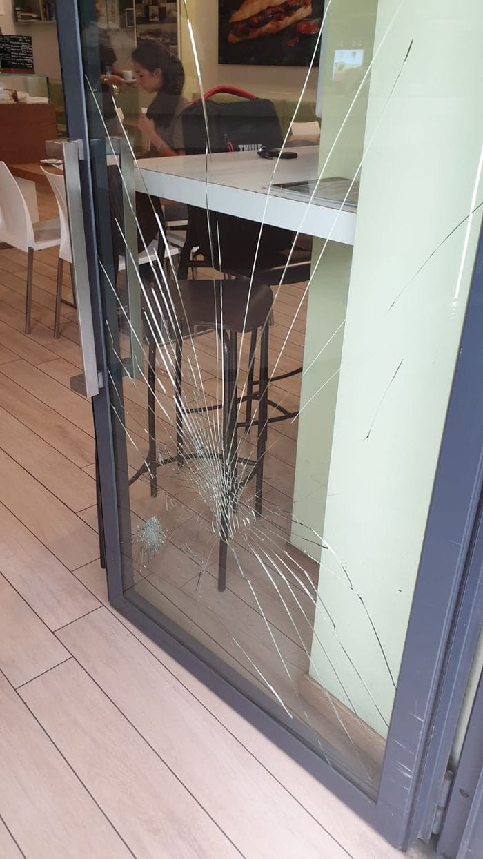 Tentata spaccata in largo Belotti a Bergamo, nel mirino il Caffè del Largo - Foto