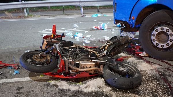 Tragico schianto tra una moto e un camion in via Zanica: morto il bambino di 10 anni
