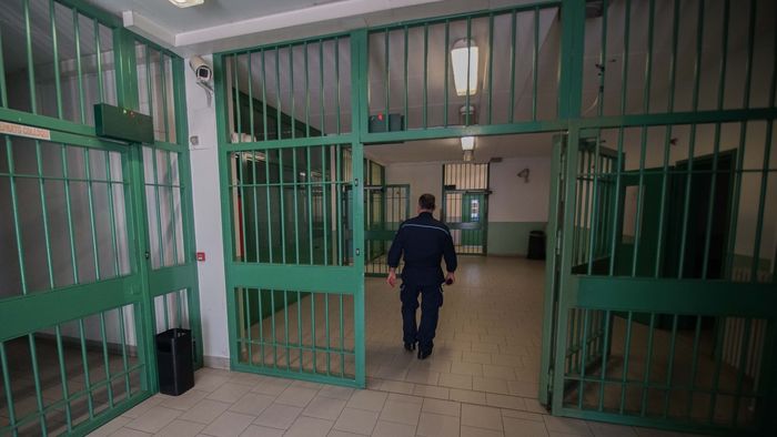 il carcere di bergamo scoppia ancora 610 detenuti vanno potenziate le misure alternative da Ecodibergamo.it il carcere di bergamo scoppia ancora 610 detenuti vanno potenziate le misure alternative