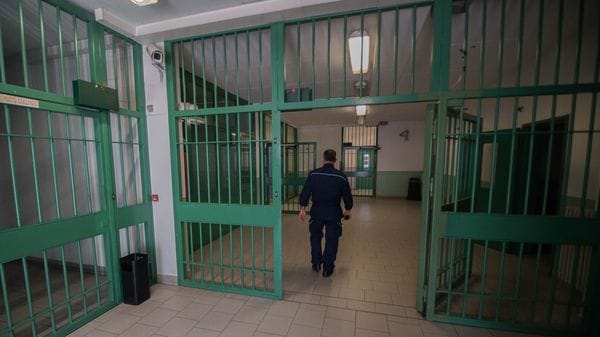 Il carcere di Bergamo scoppia, ancora 610 detenuti. «Vanno potenziate le misure alternative»