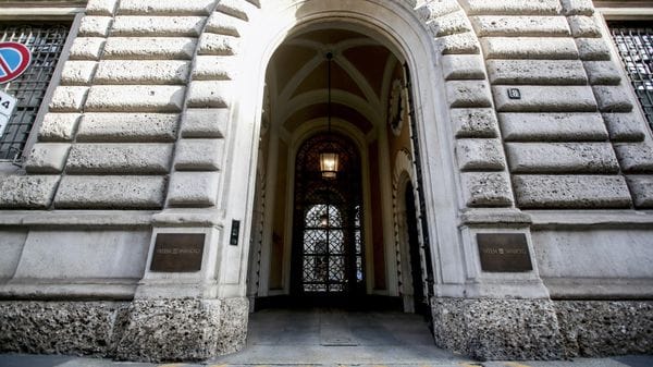 Intesa Sanpaolo, il ceo Messina: «Aumento di capitale passaggio fondamentale»