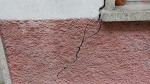 Il terreno scivola, crepe nelle case a Serina. «Frana peggiorata con le piogge»