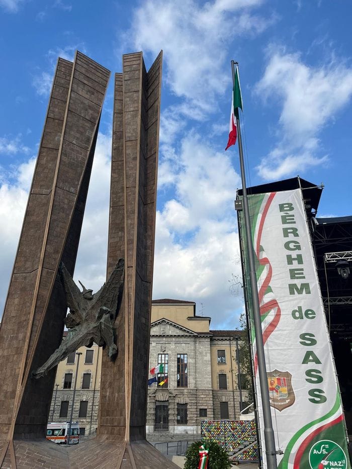 Bergamo in festa con gli Alpini, pronta a candidarsi per la centesima Adunata nazionale nel 2029 - Foto e video
