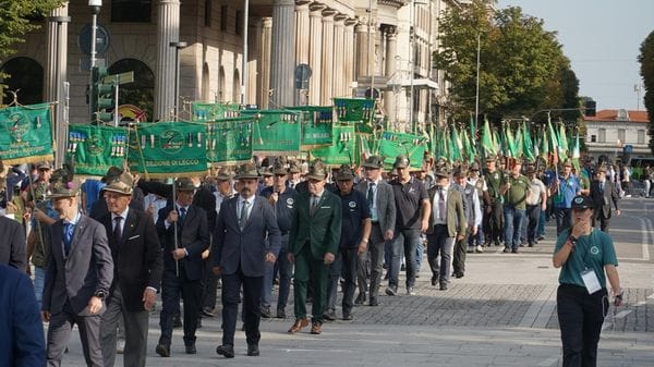 Bergamo in festa con gli Alpini, pronta a candidarsi per la centesima Adunata nazionale nel 2029 - Foto e video