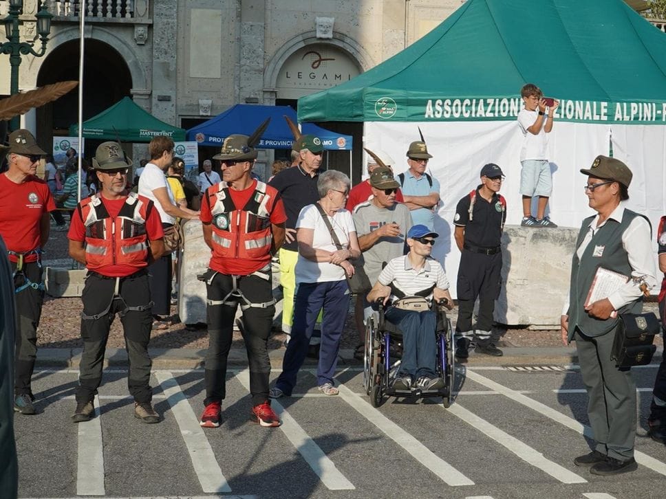 Bergamo in festa con gli Alpini, pronta a candidarsi per la centesima Adunata nazionale nel 2029 - Foto e video