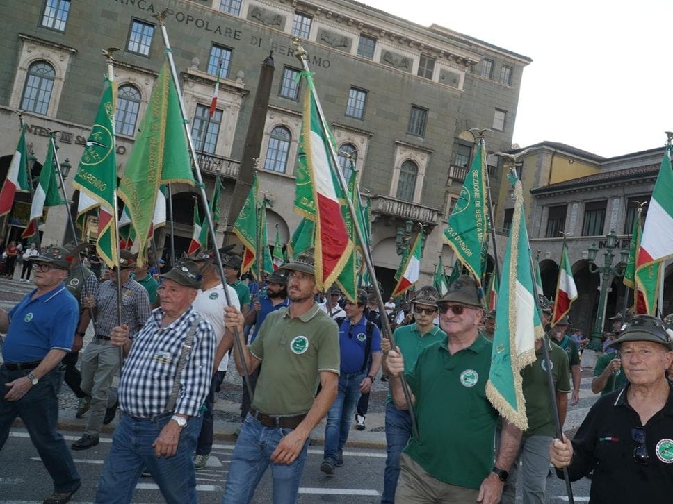 Bergamo in festa con gli Alpini, pronta a candidarsi per la centesima Adunata nazionale nel 2029 - Foto e video