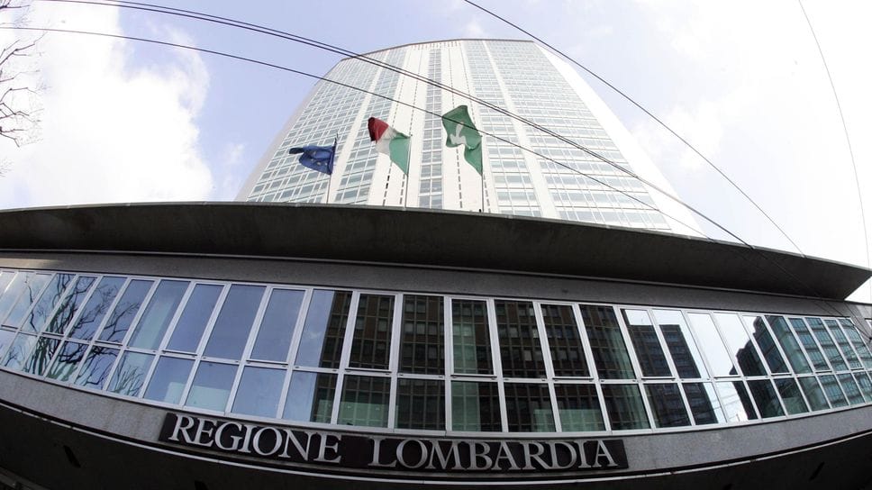 No vax al convegno in Regione a Milano, blitz contro gli uffici Pd