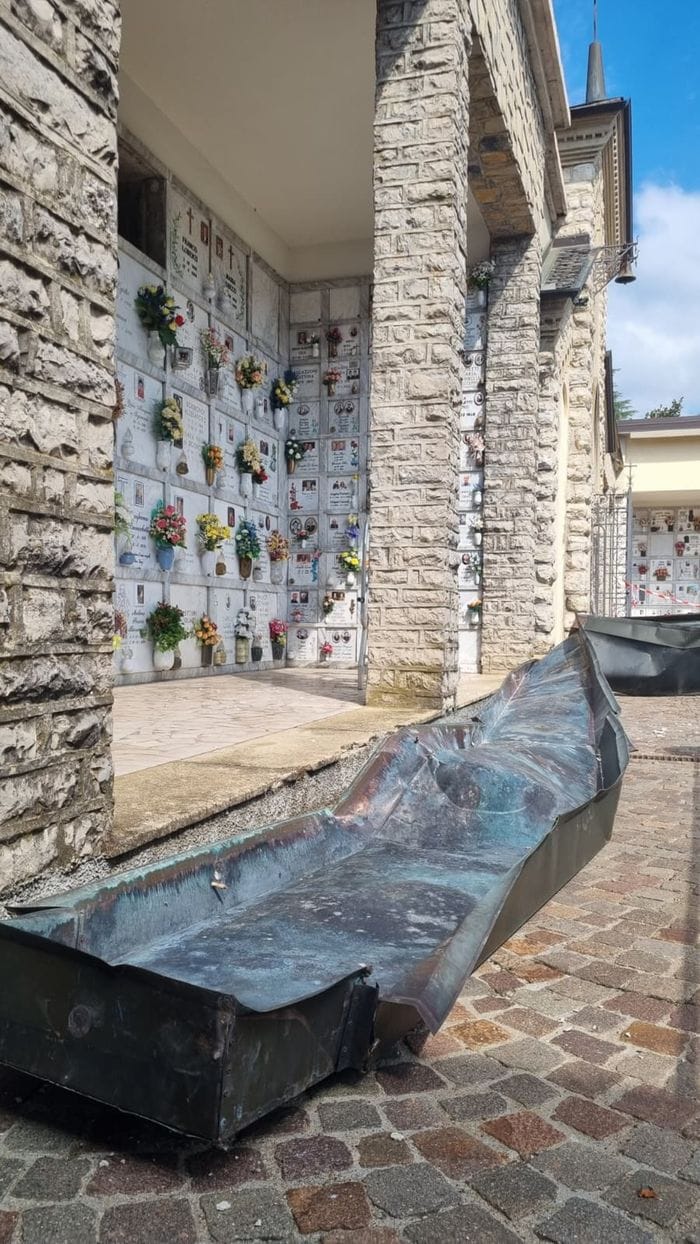 Ponteranica, tentato furto di rame al cimitero: danneggiati gronde e pluviali