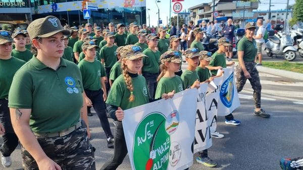 Alpini, Bergamo celebra i 105 anni: la sfilata e la città in festa - Foto