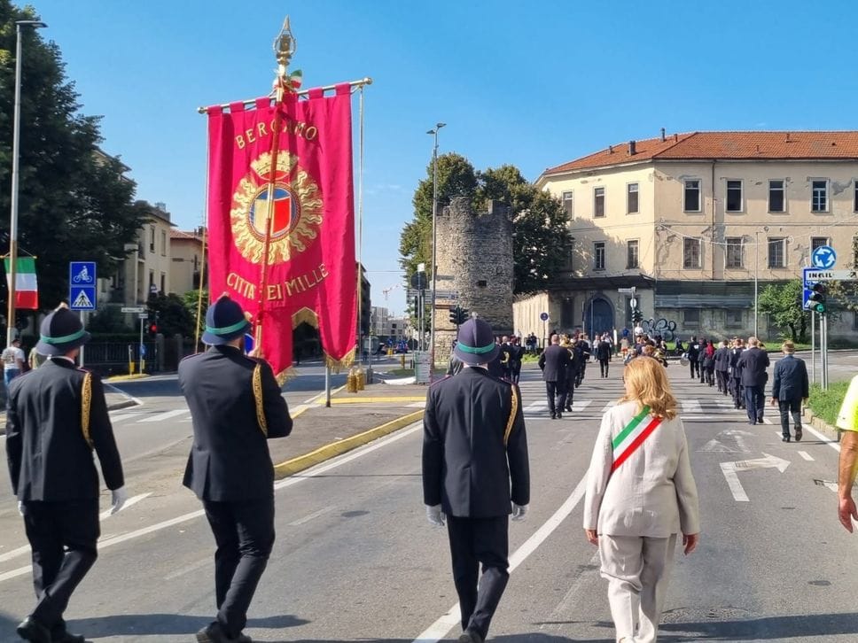 Alpini, Bergamo celebra i 105 anni: la sfilata e la città in festa - Foto