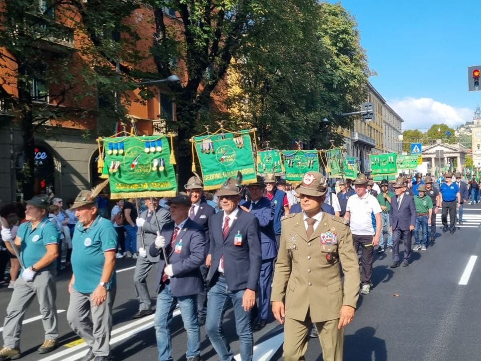 Alpini, Bergamo celebra i 105 anni: la sfilata e la città in festa - Foto
