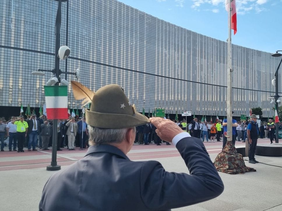 Alpini, Bergamo celebra i 105 anni: la sfilata e la città in festa - Foto