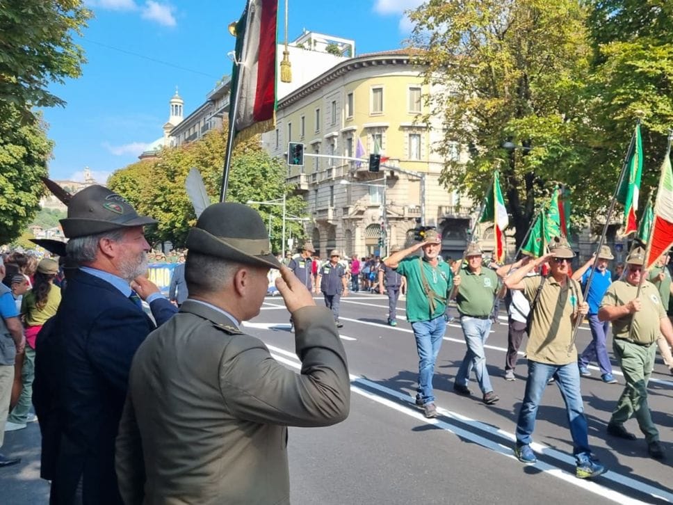 Alpini, Bergamo celebra i 105 anni: la sfilata e la città in festa - Foto