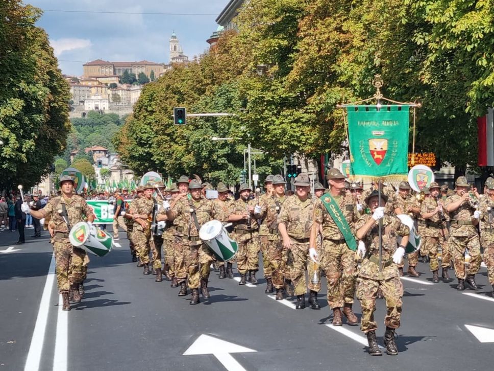 Alpini, Bergamo celebra i 105 anni: rivivi qui la sfilata - Foto e video