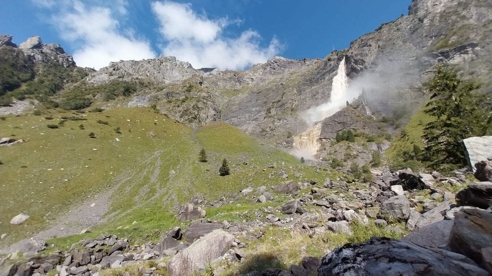 Cascate del Serio, in oltre duemila a Valbondione - Foto e video