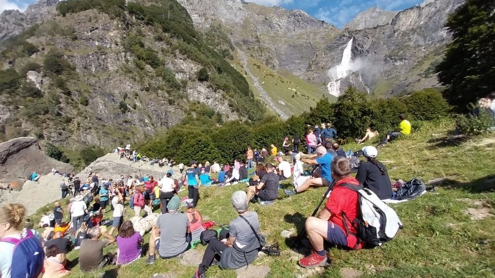 Cascate del Serio, in oltre duemila a Valbondione - Foto e video