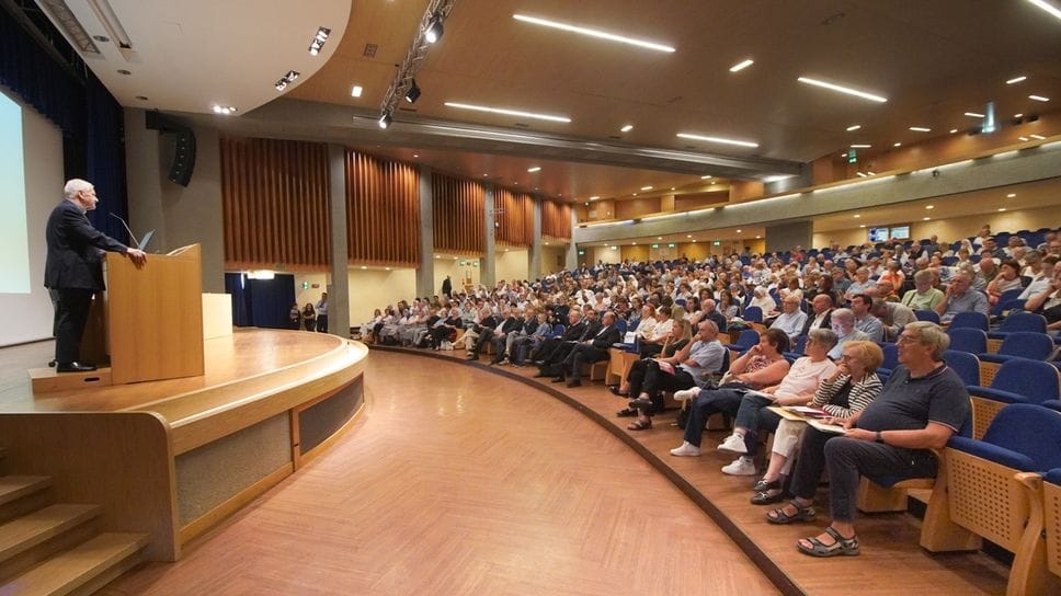 Il Vescovo nella Lettera pastorale: «L’Eucaristia è sorgente, scuola e servizio di pace» 