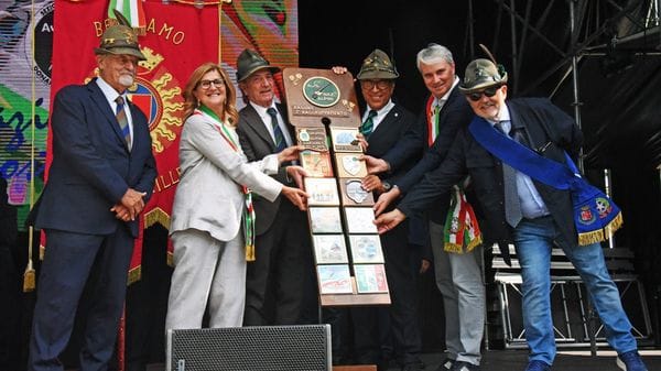 Alpini, passaggio della «stecca»: l’appuntamento l’anno prossimo sarà a Castelli Calepio