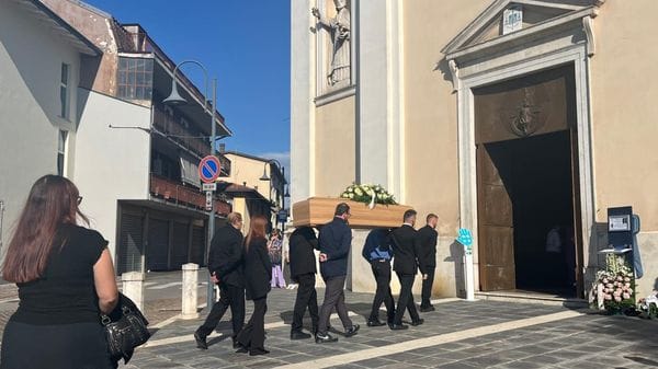«Dio ci ha creati per la vita». Chiesa gremita per Moira Archetti