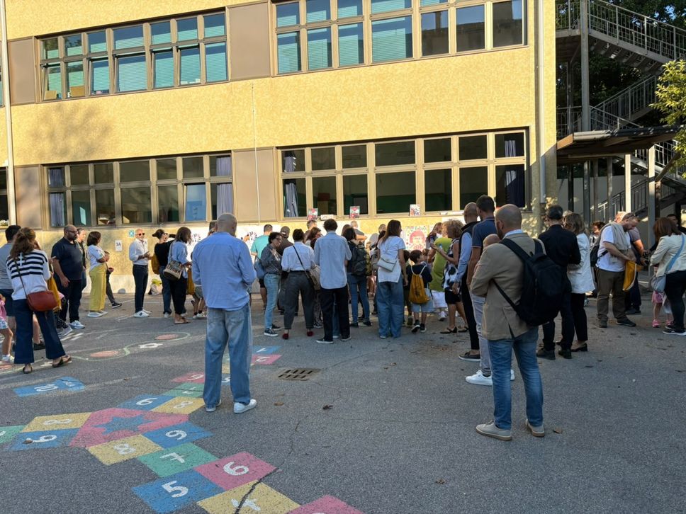Scuola, prima campanella tra nuove materie e programmi cambiati: in sei anni persi 1.817 bambini - Foto e video