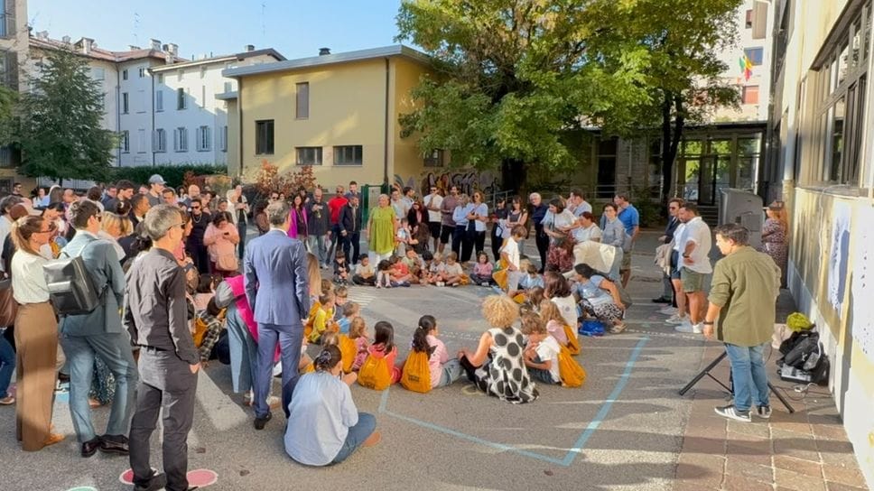 Scuola, prima campanella tra nuove materie e programmi cambiati: in sei anni persi 1.817 bambini - Foto e video