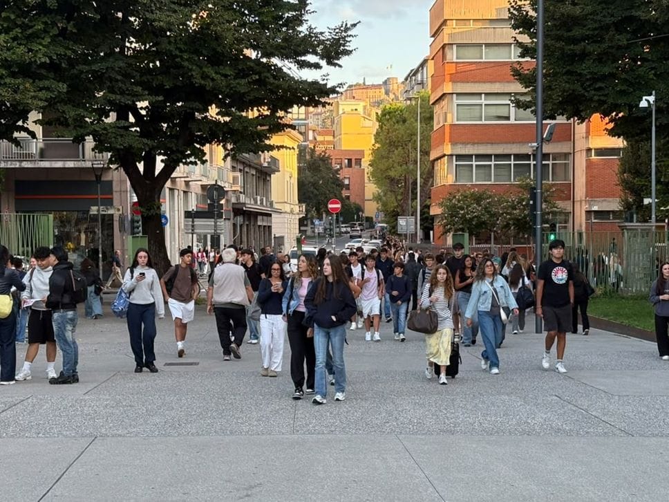 Scuola, prima campanella tra nuove materie e programmi cambiati: in sei anni persi 1.817 bambini - Foto e video