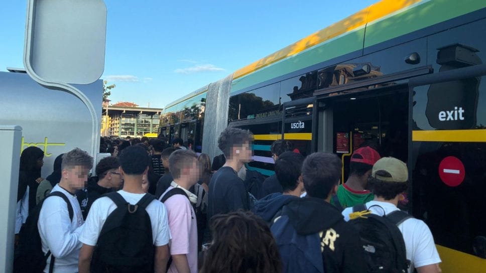 E-Brt, passeggeri in crescita nel primo giorno di scuola. «Martedì con più traffico, allo studio interventi sui semafori»
