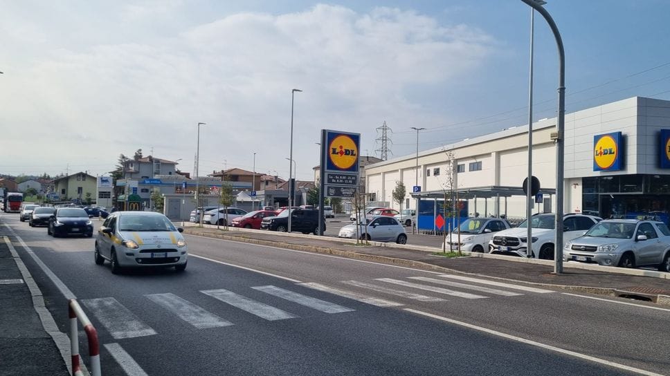 Villa d’Almè, 43enne investita da una moto