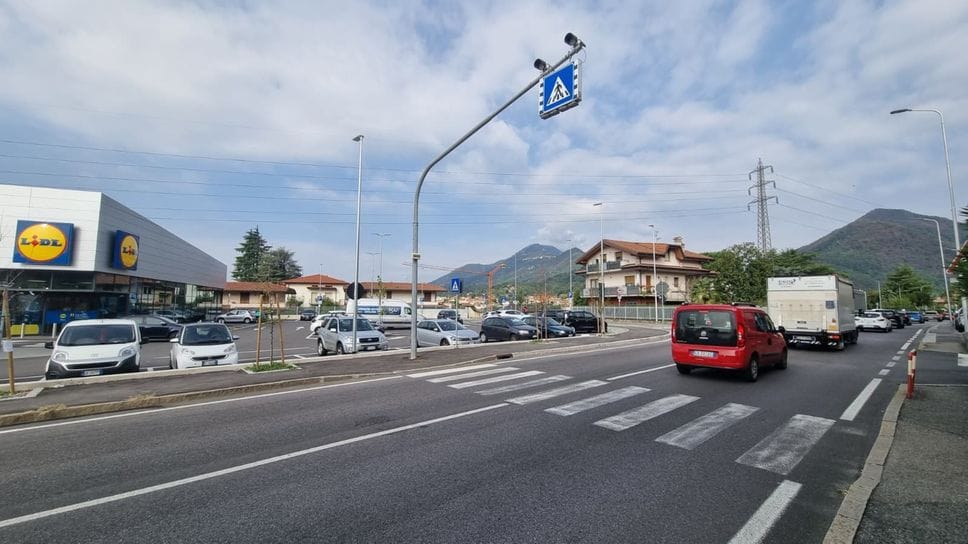 Villa d’Almè, 43enne investita da una moto