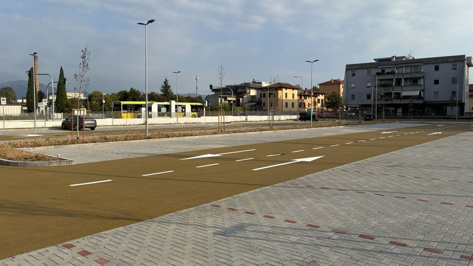 Via Gorizia a Bergamo, vuoto il parcheggio gratuito. «Ma è una opportunità»
