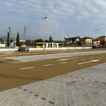 Via Gorizia a Bergamo, vuoto il parcheggio gratuito. «Ma è una opportunità»