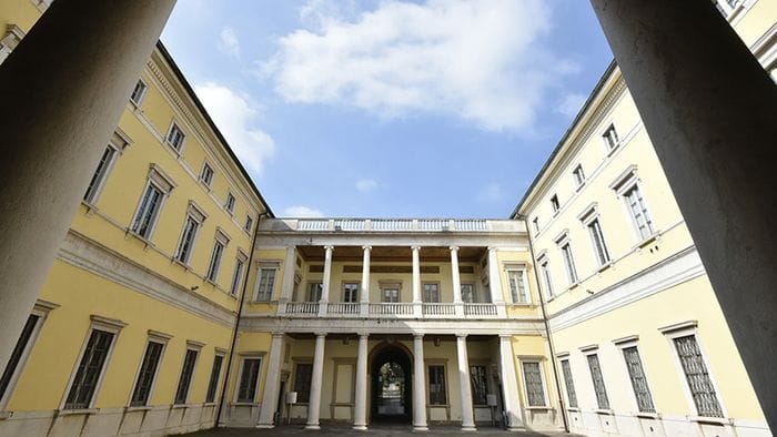 A Palazzo Frizzoni gli sguardi degli artisti si confrontano sulla città