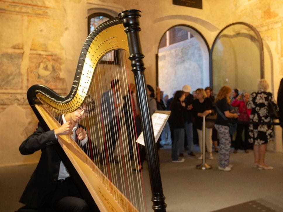 Aula Picta, restaurati gli affreschi del Duecento: tornano i colori originali. Il Vescovo: cuore del Museo Bernareggi - Foto